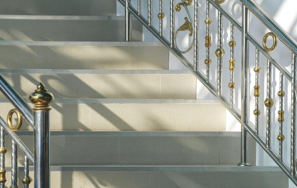 Rambarde extérieure design : optez pour un modèle en inox sur mesure